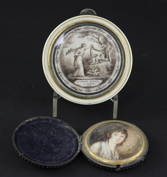 An early 19th century ivory snuff box, 2.25in.